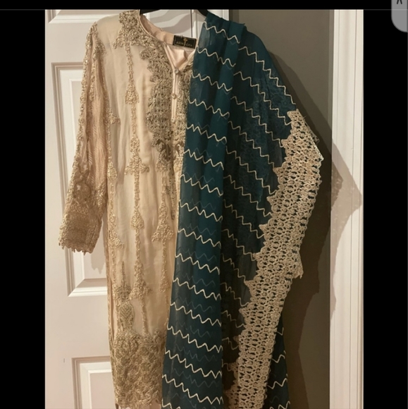 Designer ASIM JOFA Wedding Shalwar Kameez - Picture 3 of 6